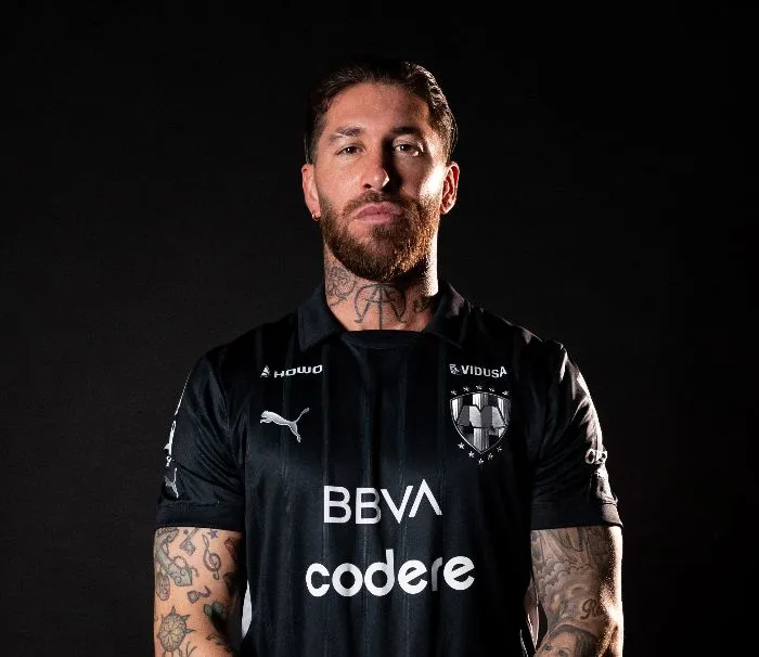 Ramos con el uniforme de Rayados