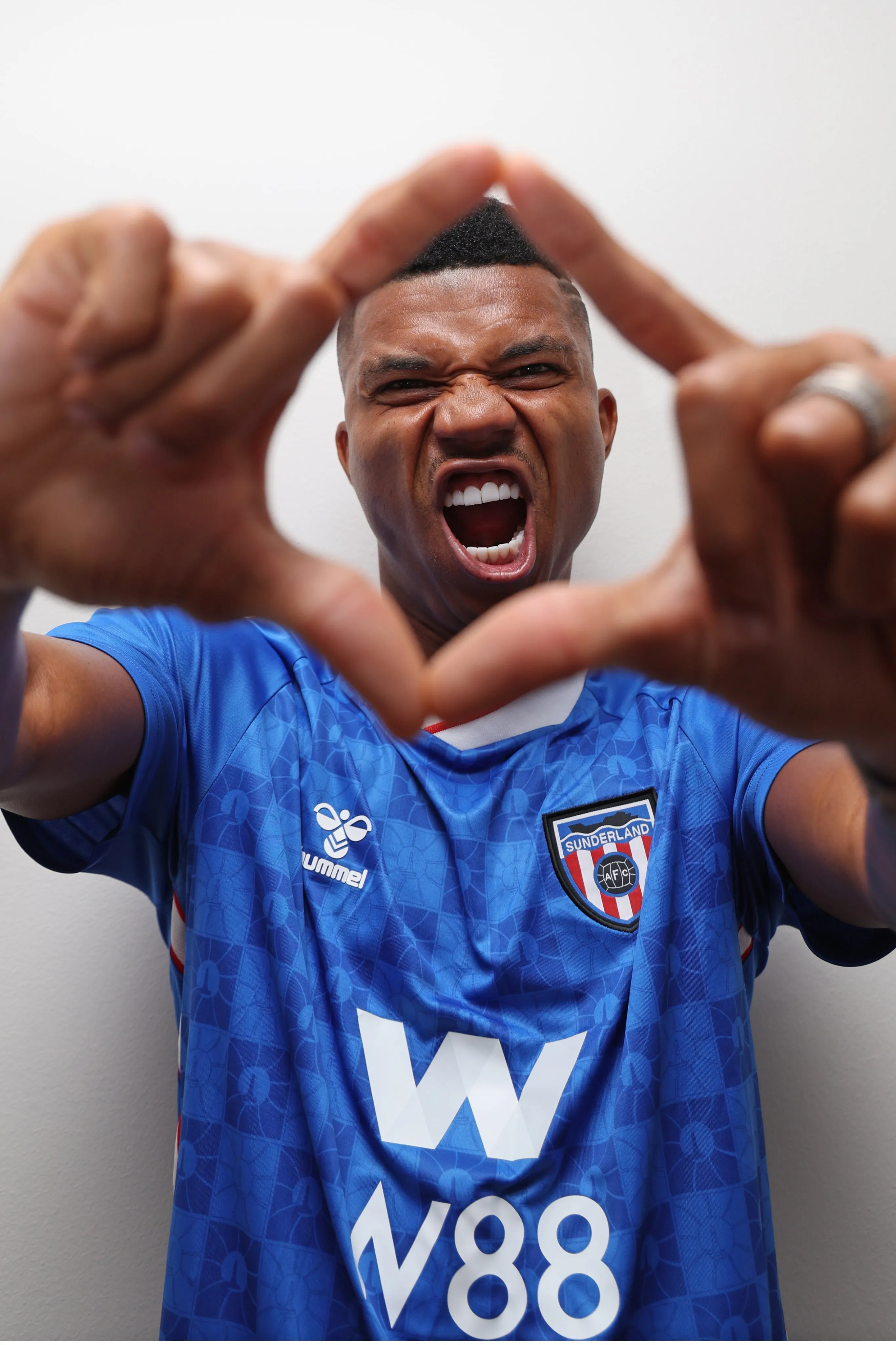 Sunderland confirmó la llegada de Reinildo