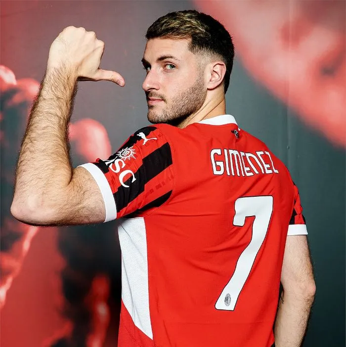 Giménez con el uniforme del AC Milan