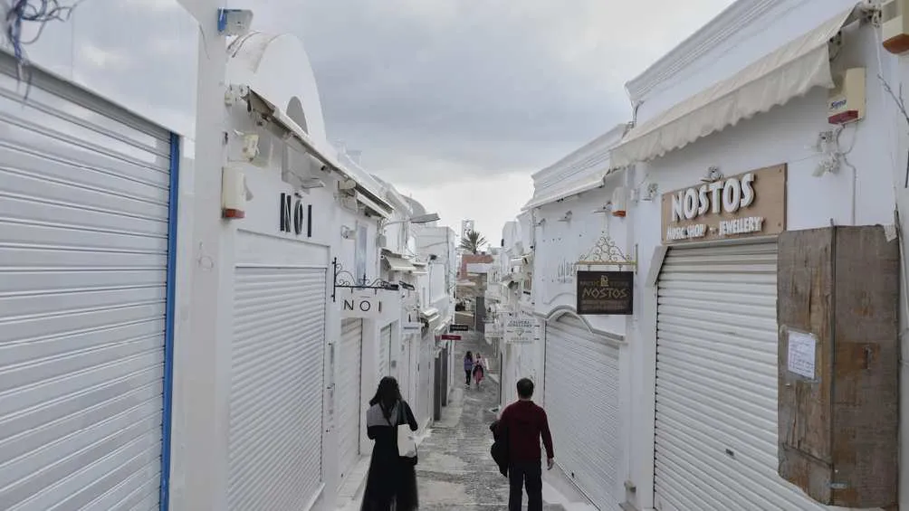 Los comercios así como las casas han quedado vacías/AP