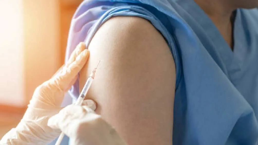 Entre las recomendaciones de las autoridades está la vacunación/Pixabay