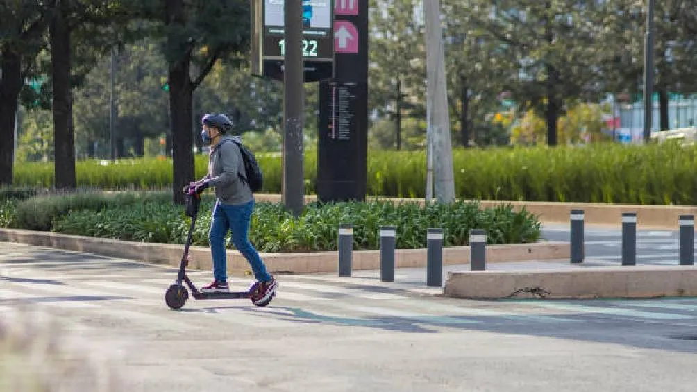 A partir de este mes, la Secretaría de Movilidad (Semovi) ha comenzado a implementar operativos en avenidas como Insurgentes, Reforma y Periférico, donde se ha detectado un uso indebido de estos vehículos de micromovilidad/iStock