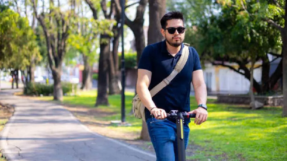 Los usuarios de estos vehículos deberán portar casco por ley/Pixabay