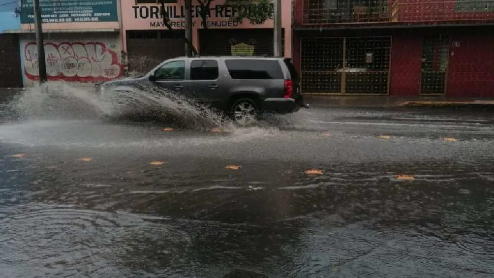 Las lluvias en el Valle de México se esperan que continúen por varios días más/X