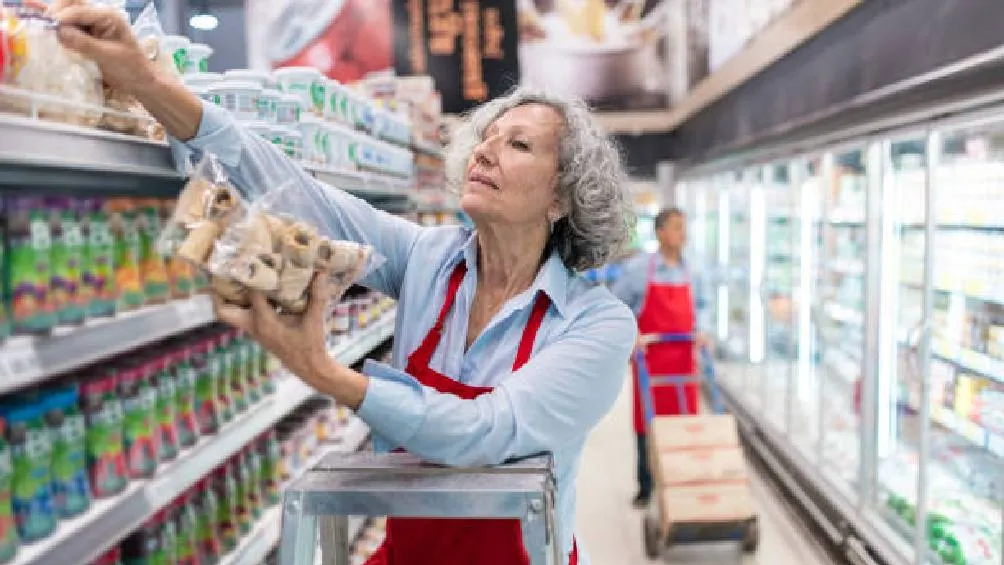 Esta reforma será aplicada a los sectores de servicio, comercio y centros de trabajo similares. / iStock
