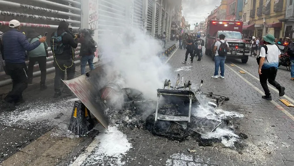 Durante la manifestación, desde el equipo de sonido instalado por los manifestantes, se emitieron amenazas directas a reporteros, fotógrafos y camarógrafos/Redes Sociales