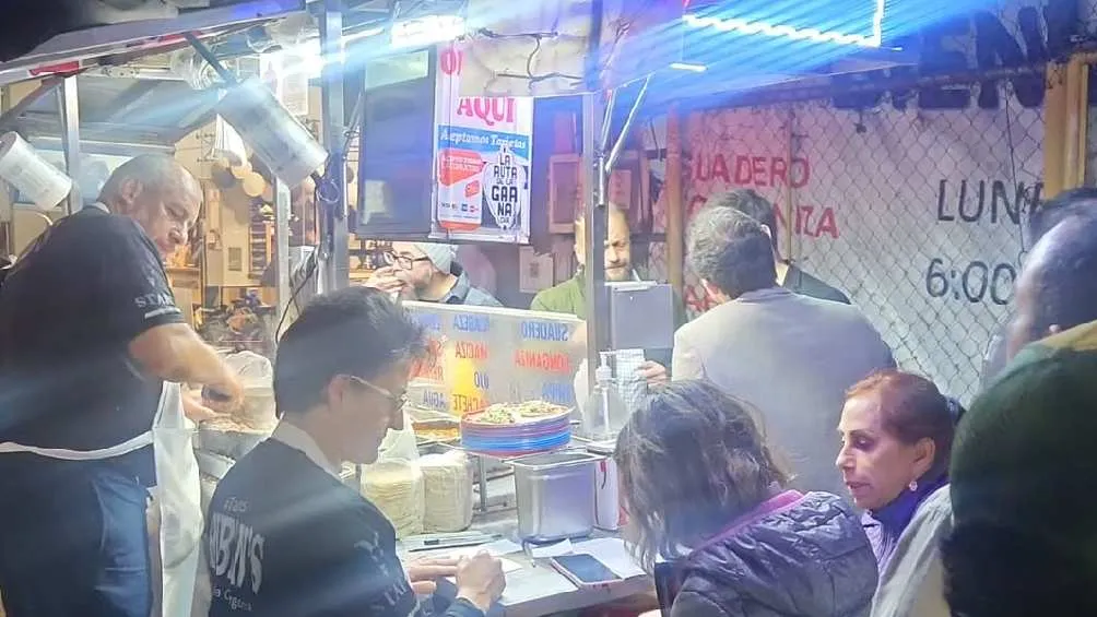 Autoridades garantizaron seguridad a este puesto callejero de la CDMX/IG: @tacosrubens
