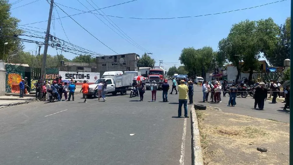 Los manifestantes estaban bloqueando la avenida por la falta de agua/X