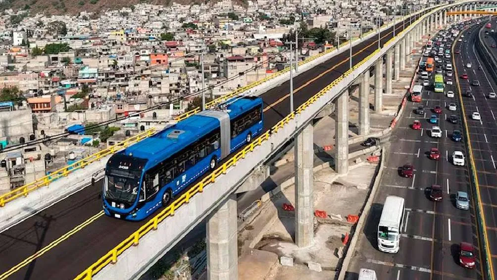 El Trolebús va de Chalco a Santa Marta, en Iztapalapa/X