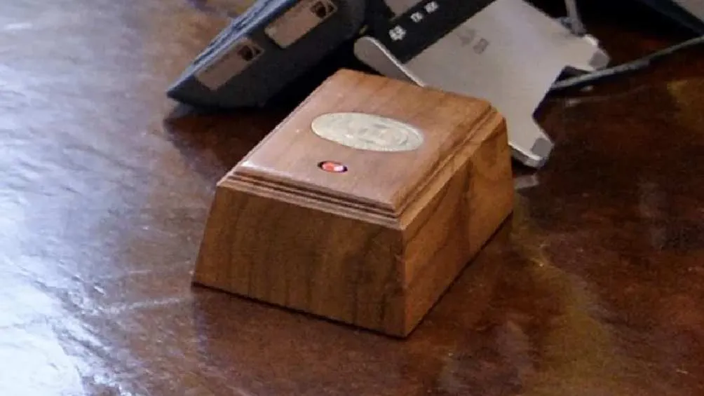 Este es el botón que tiene Trump en su despacho para pedir una Coca-Cola de dieta/X