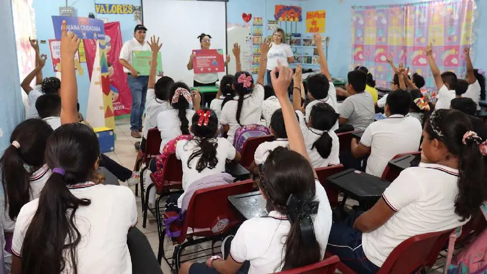 Los beneficiarios serán estudiantes de preescolar, primaria y secundaria/SEP