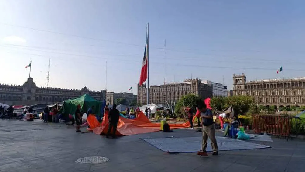 Este fin de semana se levantó el plantón de la CNTE en el Zócalo que duró más de 20 días/X