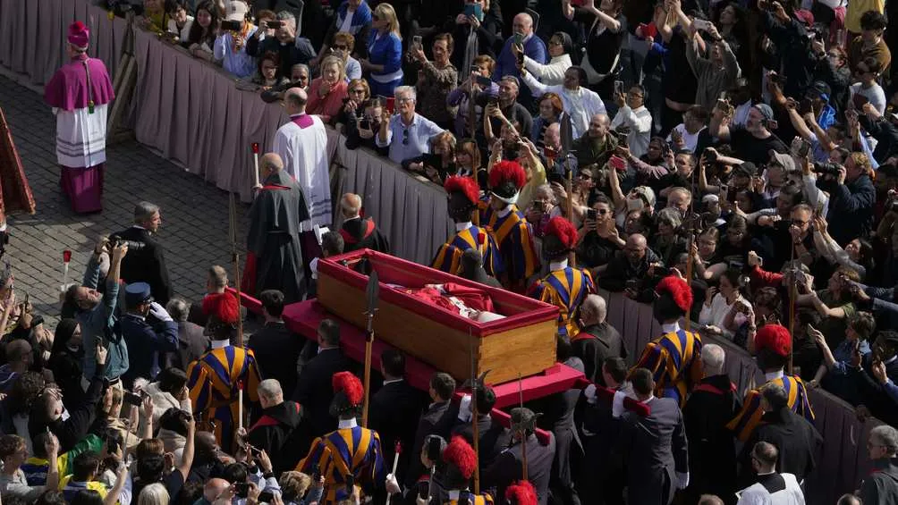 Los creyentes podrán despedirse del católico argentino/AP