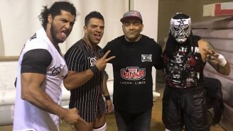 Konnan (centro) posa con Rush (izq), La Máscara (izq) y Penta Zero M (der)