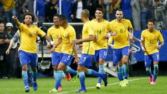 Jugadores de Brasil festejan un gol en la Eliminatoria a Rusia 2018