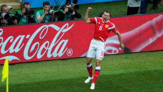 Cherysev celebra anotación con Rusia en Copa del Mundo 