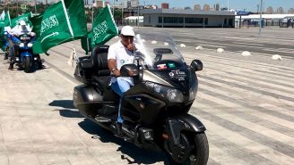Seguidores de Arabia Saudita viajaron en moto hasta Rusia
