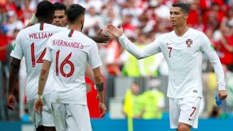 Cristiano celebra con sus compañeros tras la victoria vs Marruecos