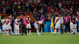 Jugadores de Perú se lamentan tras quedar eliminados de Rusia 2018