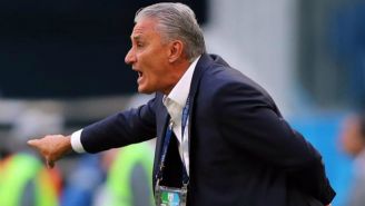 Tite da indicaciones a sus jugadores