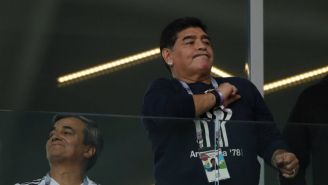 Maradona observa el juego de Argentina vs Islandia en Rusia 2018