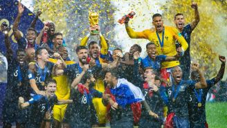 La selección de Francia levanta la Copa del Mundo