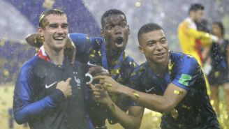 Griezmann, Pogba y Mbappé festejan tras el título en Rusia 2018