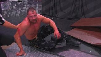 Jon Moxley después de su lucha en Fyter Fest