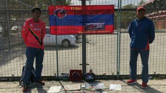 Aficionados de Veracruz afuera del Estadio Pirata Fuente