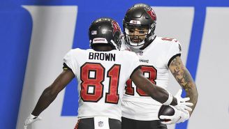 Mike Evans celebra junto a Antonio Brown