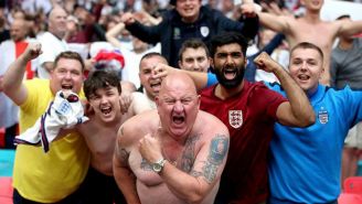 Aficionados ingleses apoyando a su selección 