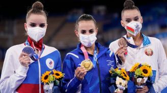 Podio de la competencia individual de gimnasia rítmica