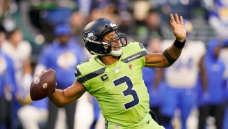 Russell Wilson en el partido contra los Rams