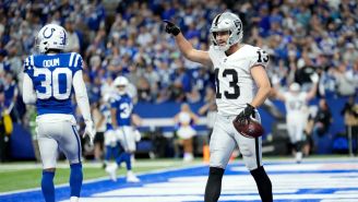 Hunter Renfrow en victoria ante Colts