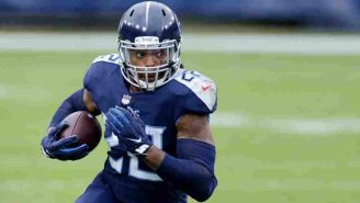 Derrick Henry entrenando con los Titans 