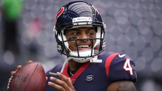 Deshaun Watson jugando partido de la NFL con los Houston Texans