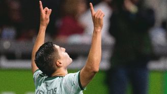 Ronaldo Cisneros en celebración de gol con Atlanta 