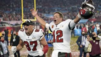 Brady celebra junto a Gronkowski el Supebowl LV