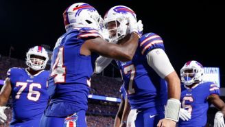 Josh Allen y Stefon Diggs festejando un touchdown