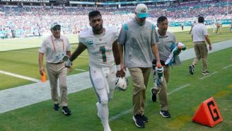 Tua Tagovailoa durante un partido de los Dolphins