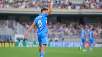 Rodrigo Huescas levanta la mano en Cruz Azul