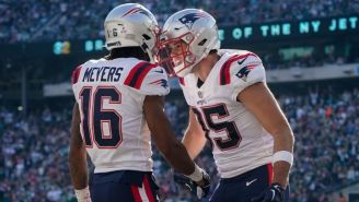 Jugadores de los Patriots festejando un touchdown