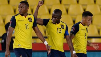 Jugadores de Ecuador en festejo de gol
