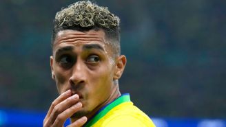 Raphinha defendió a Neymar de la afición de Brasil