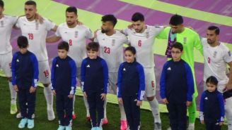 Jugadores de Irán no cantaron el himno 