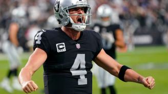 Derek Carr, fundamental en triunfo de Raiders