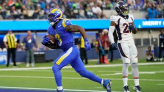 NFL: Rams, encabezados por Mayfield y Akers, apalean a Broncos