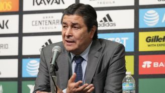 El entrenador mexicano durante una conferencia de prensa