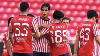 Puente celebra el tanto con sus compañeros