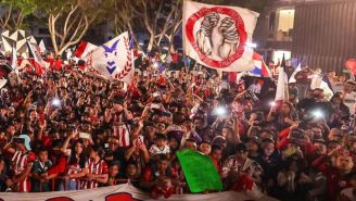 Chivas: Afición del Rebaño lleva serenata a los jugadores previo al duelo contra Pumas